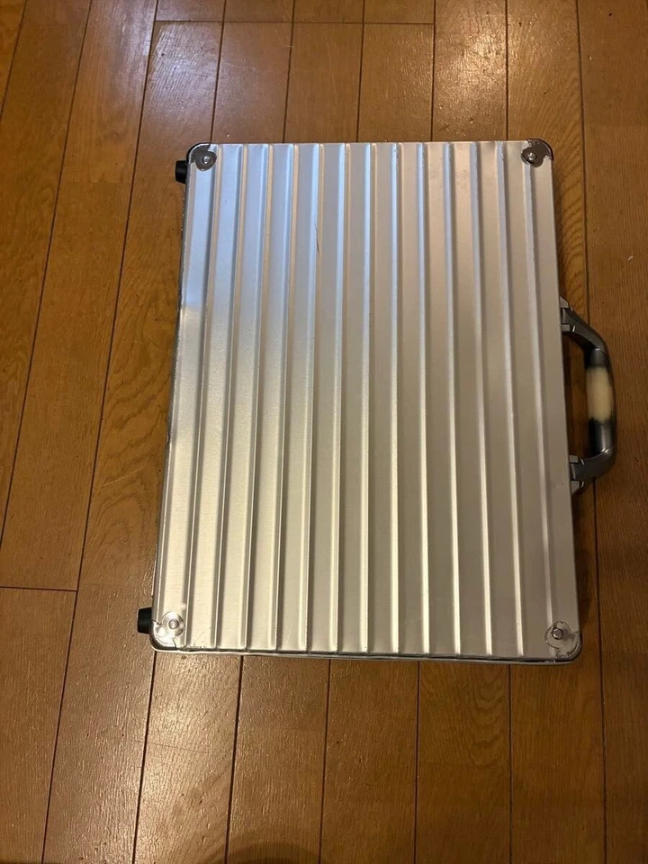 RIMOWA custodia in alluminio argento - Immagine 3 di 4