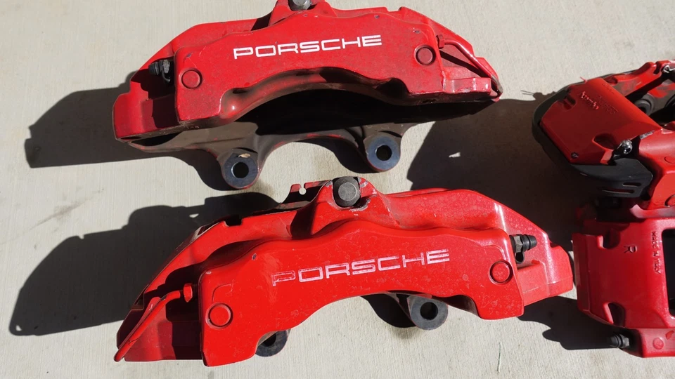 原始设备制造商套装前后 2004 保时捷 Cayenne TURBO 红色布雷博 18zl 制动卡钳 — 第 2/4 张图片