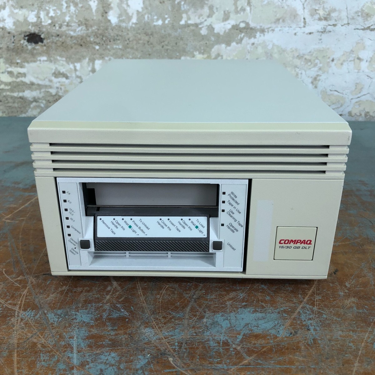 その他 COMPAQ DLT Tape Drive 20/40GB SCSI SWXTL-CT_1__06352.1579118280.