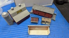 PLASTICVILLE O GAUGE RURAL FARM BUILDINGS,  SET OF SIX ASSEMBLED  -- PRE-OWNED