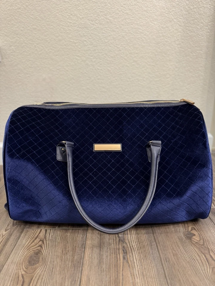 Bolso de Mano Vince Camuto Terciopelo Fin de Semana Nuevo sin Etiquetas Raro - Acolchado Azul Marino Equipaje de Mano Foto 4 de 4