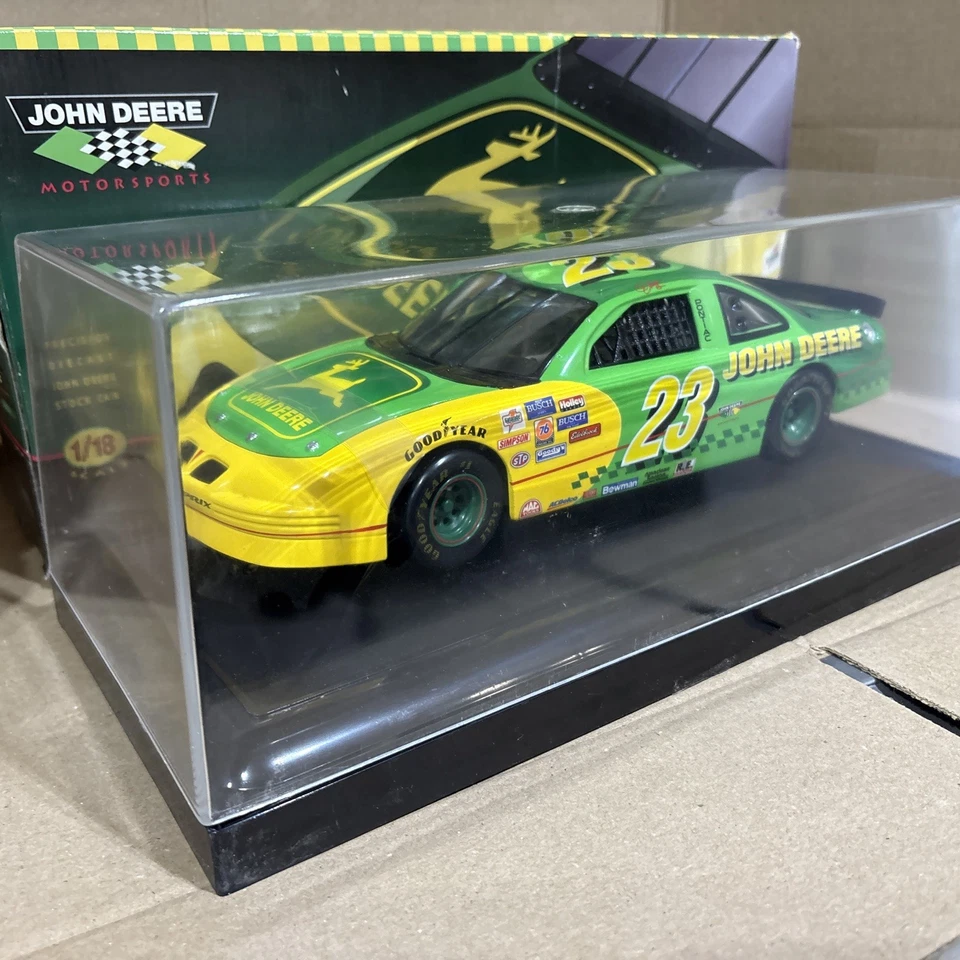 ERTL Precision Diecast John Deere Stock Car escala 1:18 Chad Little 23 NASCAR 96 Foto 2 de 4