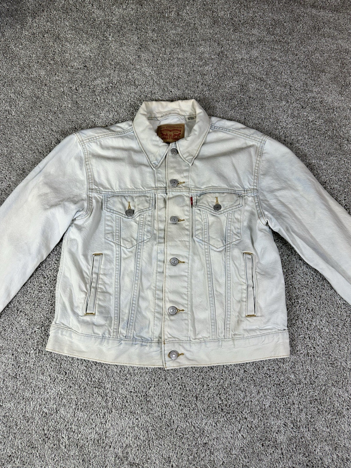 Levi's Embroidered Floral Denim Trucker Jacket Women's Size Medium Light Wash