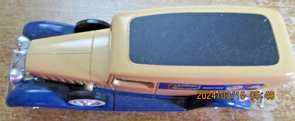 Solido Cadillac V-16  1931 Old Sedan Advertising Delivery Van - Image 3 of 4