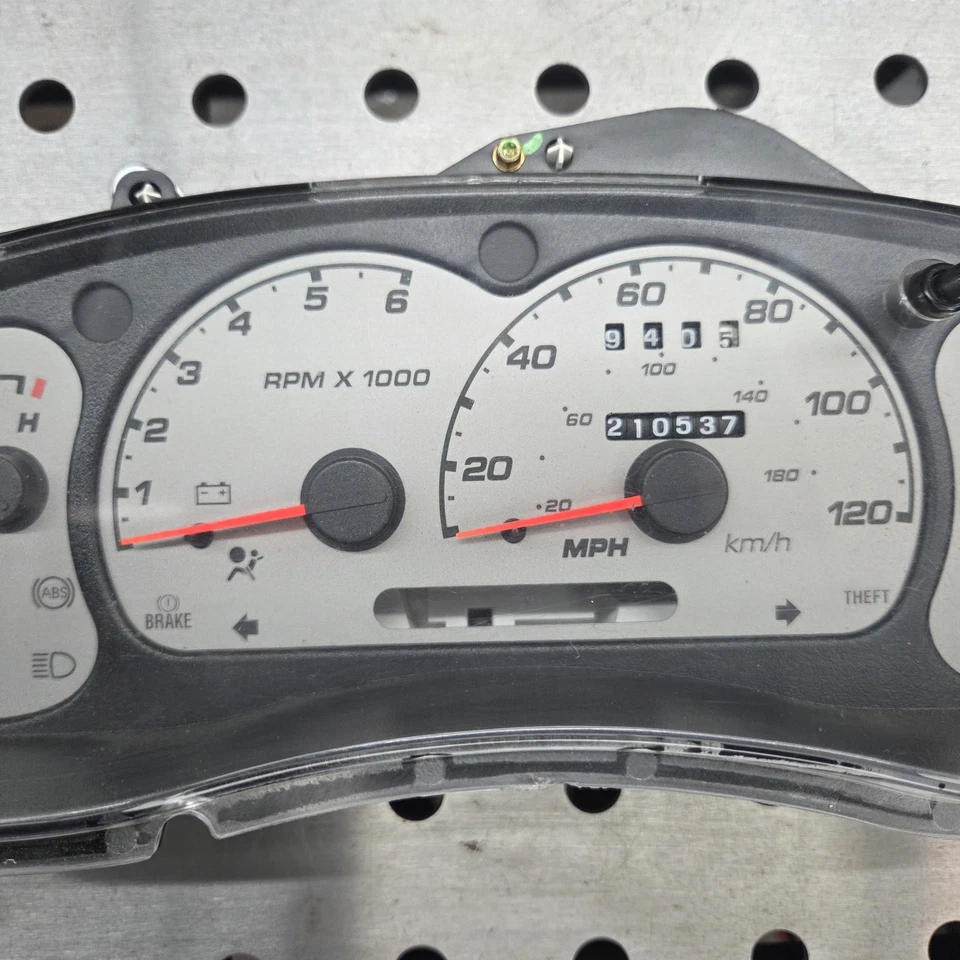 Cuadro de instrumentos Ford Ranger 2001-2003 Explorer Sport Trac 2001-2004 (plateado) Foto 3 de 4