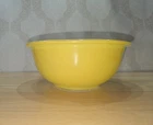 Vintage Pyrex Primary Yellow 323 Mixing Nesting Bowl 1.5 Liter Clear Glass Botto