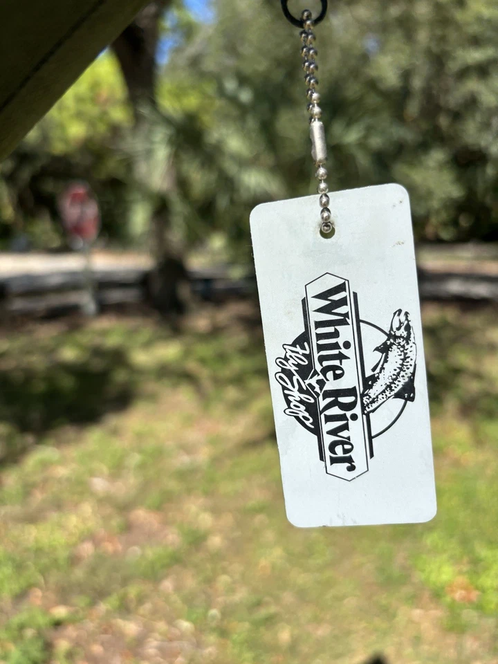 "CASO RÍGIDO CLÁSICO VINTAGE WHITE RIVER FLY 26""" Foto 2 de 4