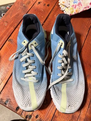 Onclouds Woman s Size 7