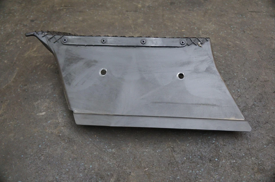 Rear Left Under Spoiler Air Intake Grille 82954300 OEM Ferrari 458 Italia 2010 - Image 3 of 4