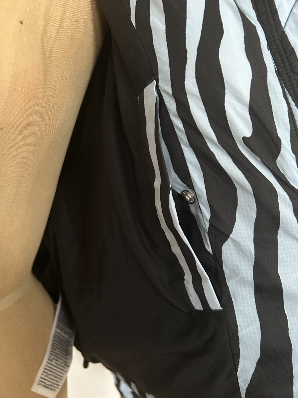 SOLD OUT tommy jeans zebra puffer jacket image 8