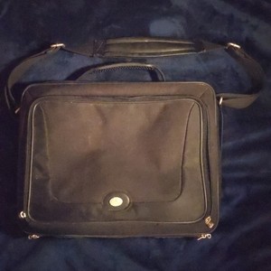 Avenues America Expandable Laptop Bag Briefcase Professionals Work Travel Black