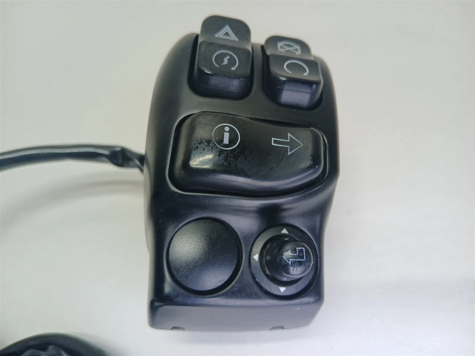 Harley-Davidson 2015 Street Glide Right Hand Control Switches 71500129C - Image 2 of 4