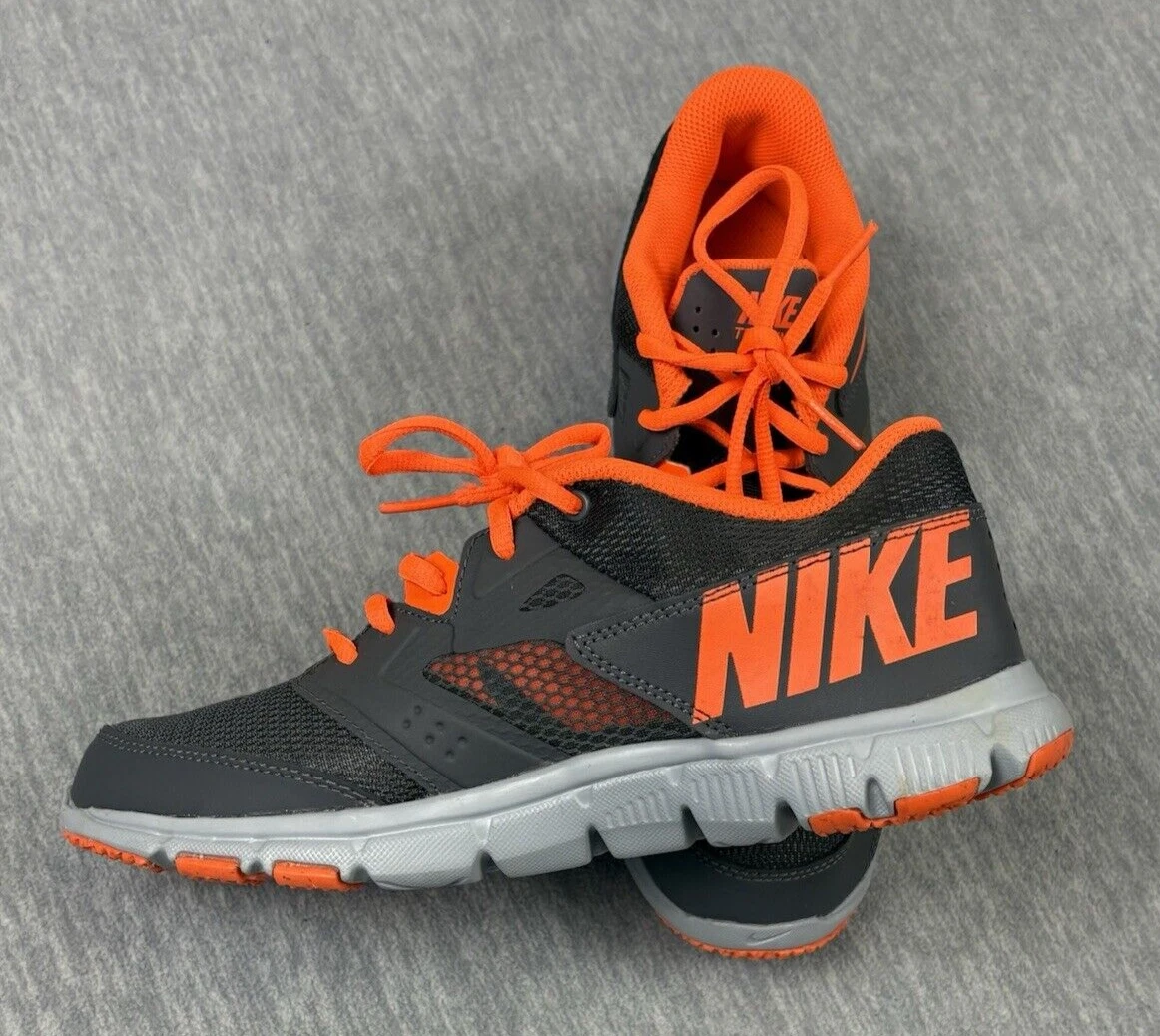 Baskets Nike Flex Supreme femme 7 gris orange baskets de course 653883 006