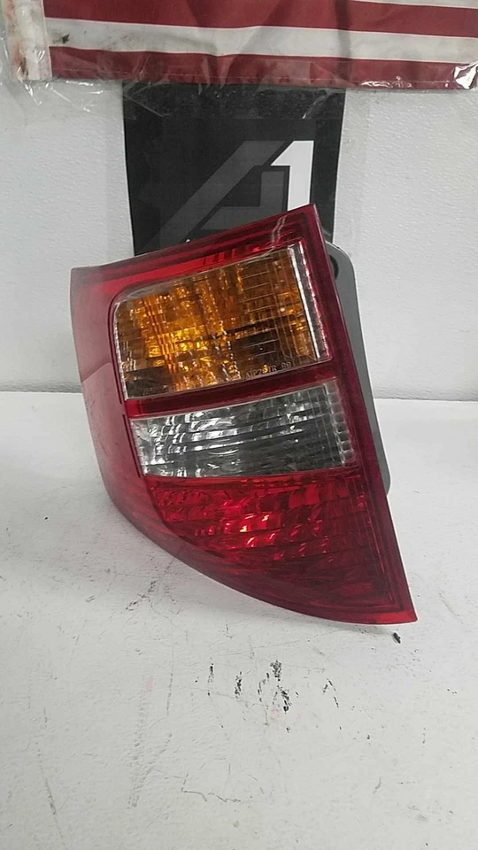 02-04 ISUZU AXIOMA TRASERO IZQUIERDO LADO CONDUCTOR FRENO LUZ TRASERA MONTAJE LÁMPARA LH OEM Foto 3 de 4