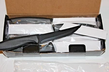 NEW IN BOX 12 SET HOME HERO SERRATED STEAK KNIVES BLACK HANDLE