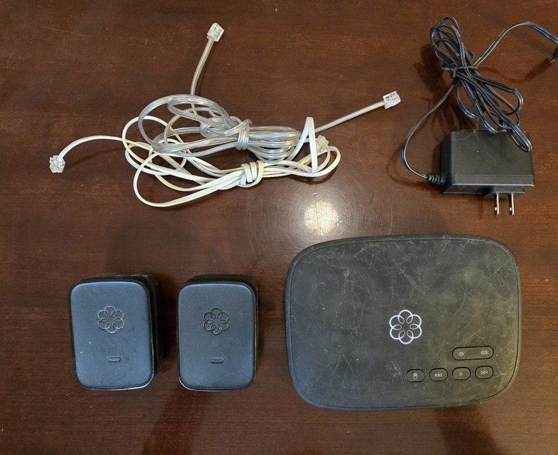 Ooma Telo Home Phone Service VoIP Phone - 2 Linx remotes and power cord