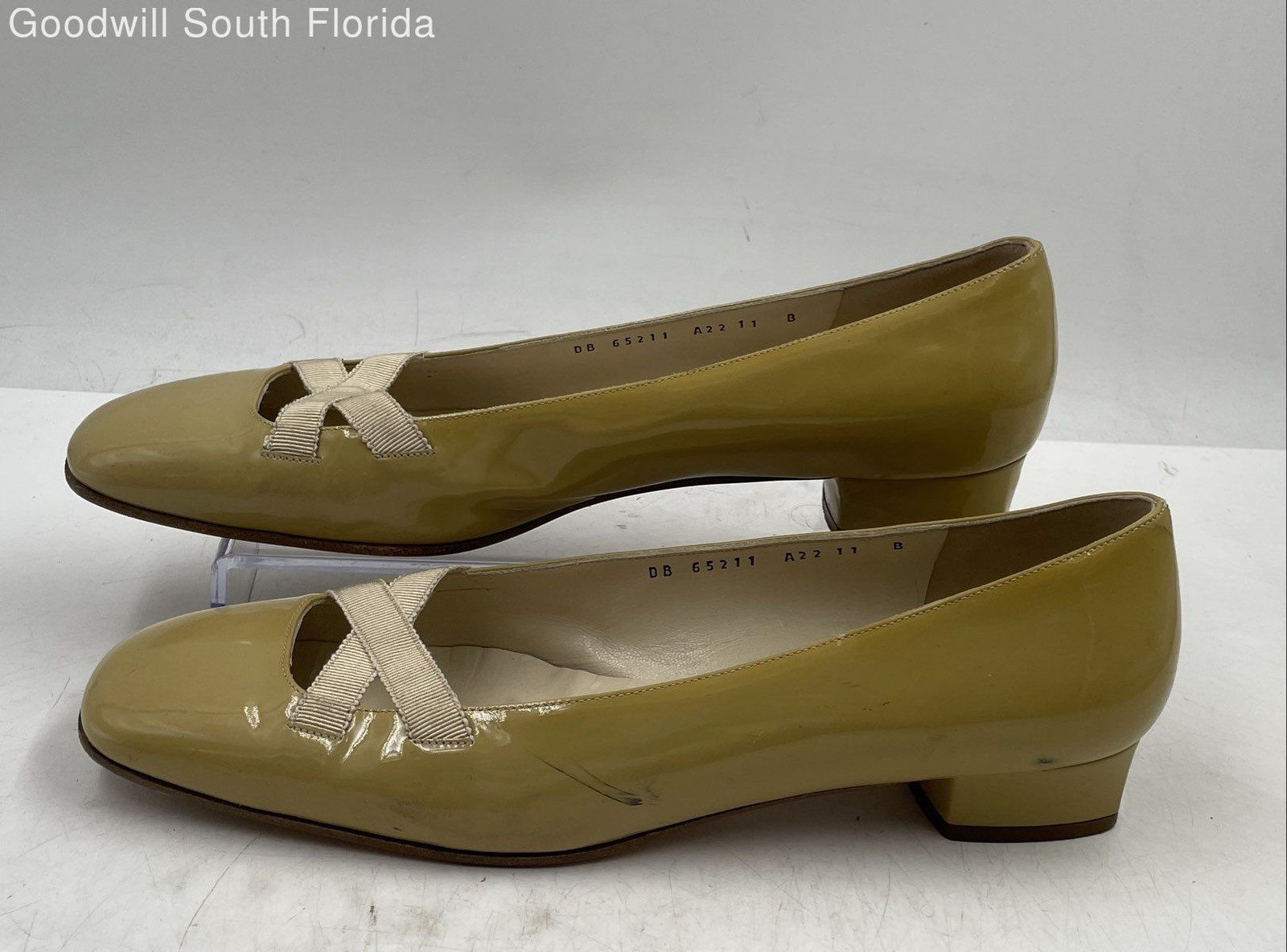 Authentic Salvatore Ferragamo Womens Beige Block Pump Heels Size 11B Damaged