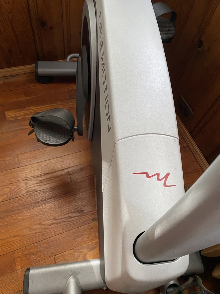 Bicicleta estática Freemotion estacionaria Foto 2 de 4