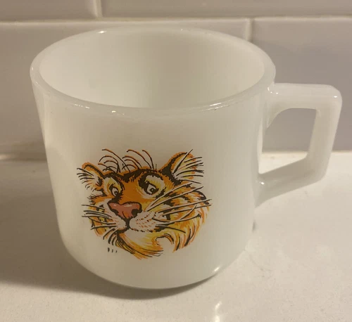 VINTAGE Exxon Anchor Hocking LION Fire King WARE Made in U.S.A. Milk Glass Mug