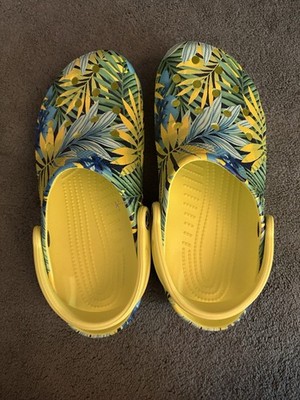 Crocs Classic Tropical Palm Print Clog Women s US 9 Yellow Slip-On Comfort
