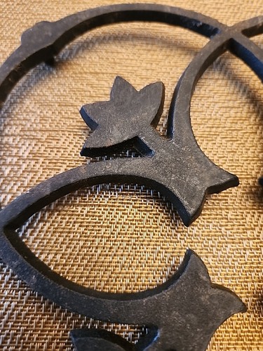 Dank Design Cast Iron Black Footed Trivet / Hot Plate - Picture 5 of 7