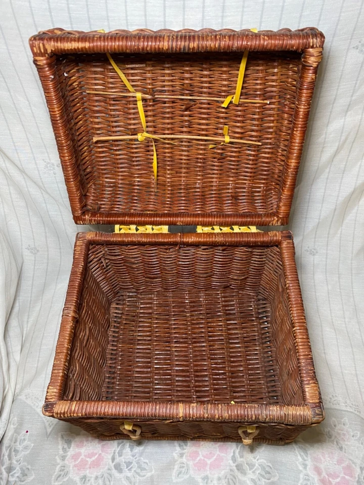 Wicker Basket Box Jewelry Keepsake Storage Chest 10" - Image 2 of 4