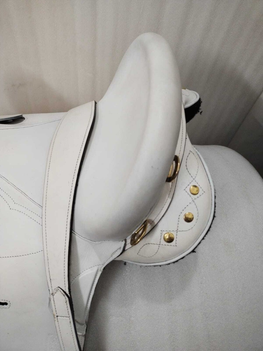 Cheval avec accessoires (Blanc