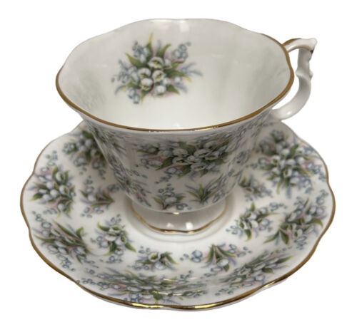 Royal Albert Lambeth Cup Saucer. - Picture 1 of 7