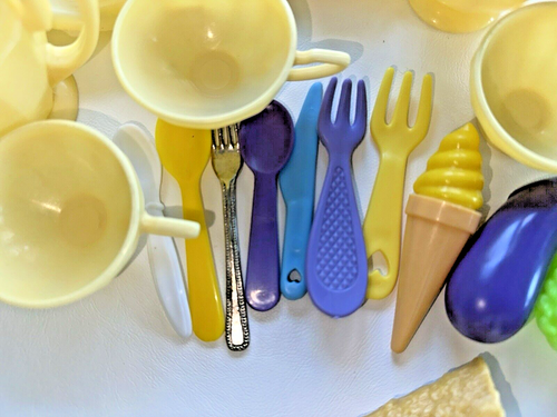 Lot of 70 Children's Pretend Play Food Plastic, Wooden, Looney Toons Dishes - Picture 14 of 16