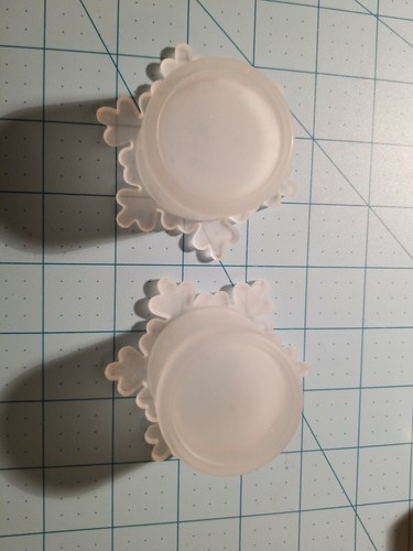 Set Of 2 Frosted Glass Snowflake Shaped Holders With 8 Red Cinnamon Candles - Picture 7 of 11