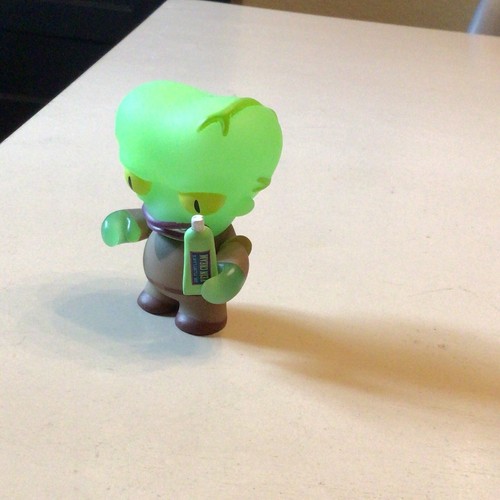 "Figura de vinilo caja ciega Futurama MORBO Kidrobot de 3""" - Imagen 2 de 7