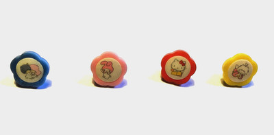 VINTAGE SELTEN   Sanrio Hello Kitty Charakter Push Pins  4 Farben  4 Motive