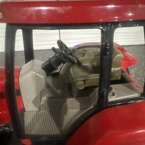 1/64 Case IH MX230 Magnum Tractor With Front Wheel Assist - Picture 3 of 7