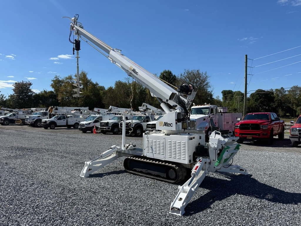 2012 Altec DB37 Altec Digger Derrick 30' Crane Winch Auger Track ...