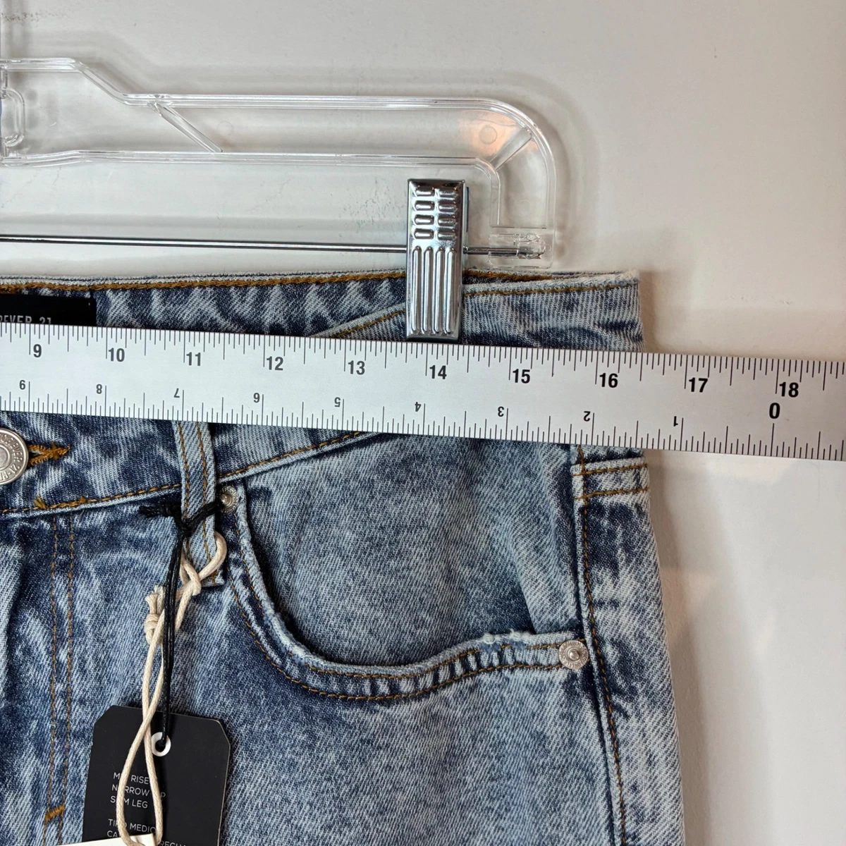 Pantalones de mezclilla Forever 21 ajustados desgastados lavado ácido tiro medio azul claro talla 32 nuevos con etiquetas
