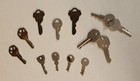13 VINTAGE BRASS / METAL MISC. KEYS INCL. 2 PAIRS HOUSE SUITCASE PADLOCK WESLOCK — photo 1