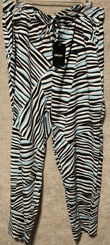 Pantalones de Natación DKNY, Talla GRANDE Negro/Blanco/Azul Claro $89 Foto 2 de 4