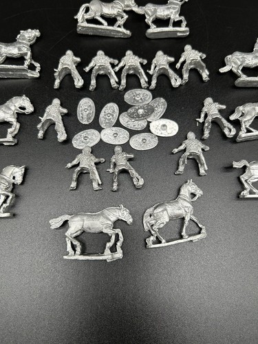 Gripping Beast Historical Mini 28mm Calvary Lot Of 10 Chainmail Shields Loose - Picture 10 of 10