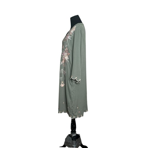 Paparazzi grün bestickt Blumen Midikleid Gr. Small - Bild 12 von 15