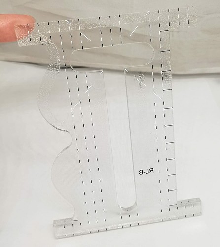 La regla de acolchado es una herramienta de acolchado curvilínea recta con un centro recortado - Imagen 4 de 5