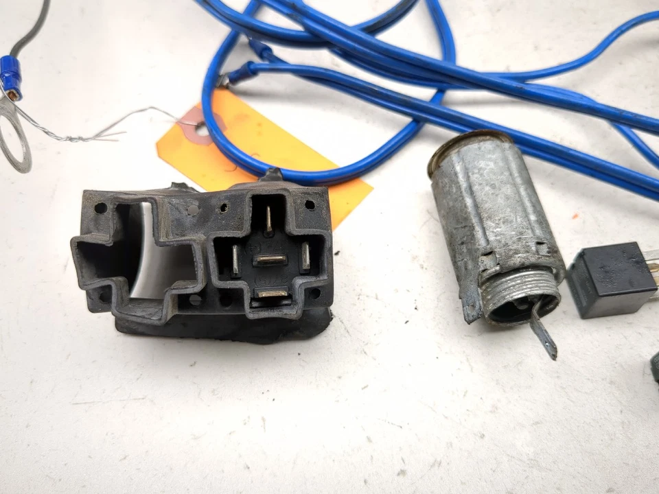 07-12 Harley Ultra Classic Electra FLHTCUSE3 Juego de relés Interruptor de freno de batería Foto 2 de 4