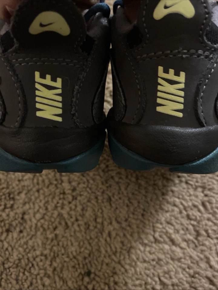 Zapatillas Nike grises niños pequeños (talla 6c) Foto 4 de 4