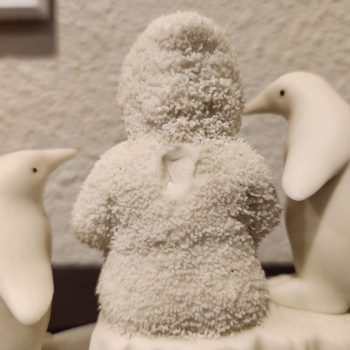 Set 2 Snow Baby Dept 56 "Read Me a Story" Figurine with Penguins and "Batter up" - Foto 4 di 7