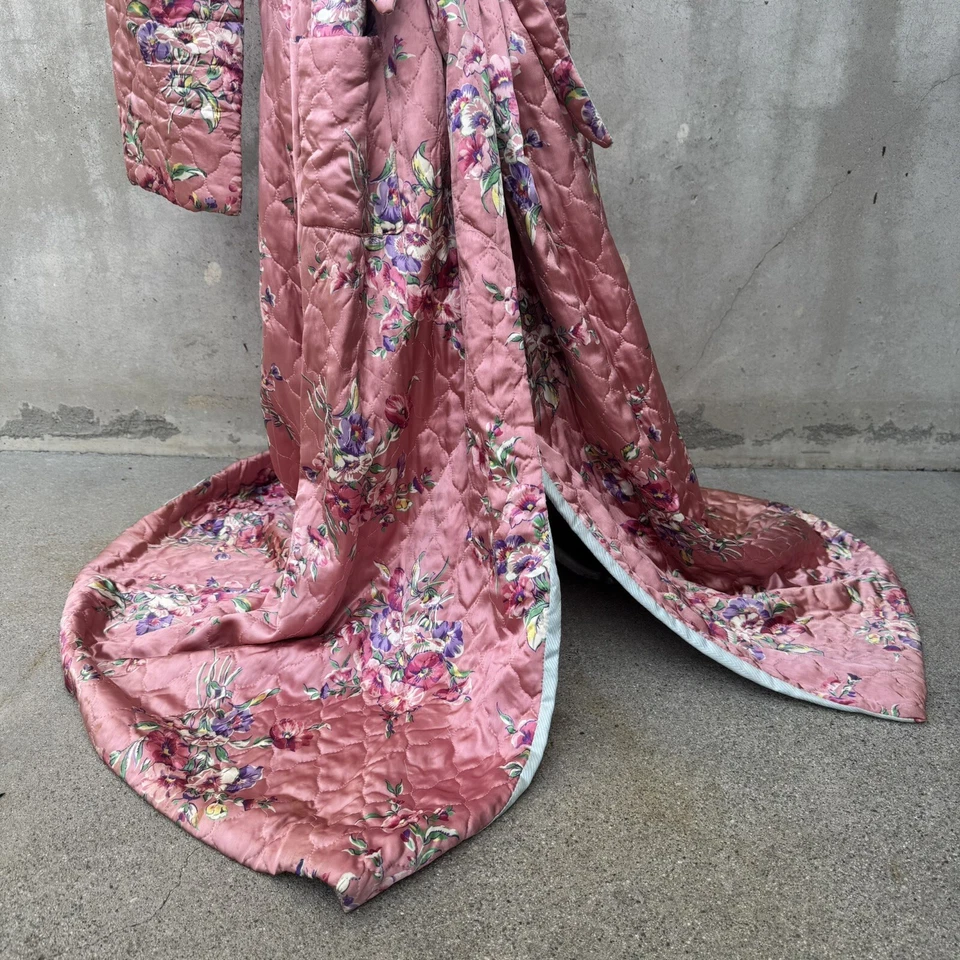 Vintage 1940s Pink Rayon Satin Dressing Gown, Robe, Wrap Dress, Floral Print - Image 4 of 4
