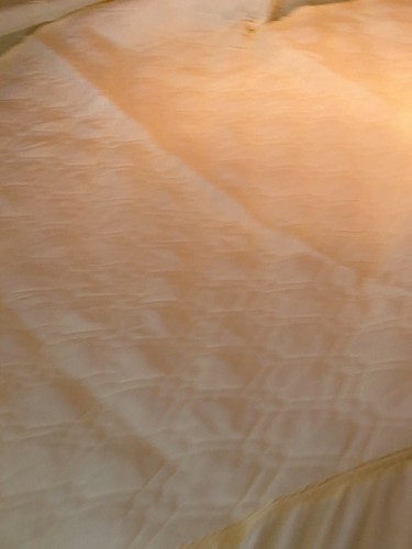 VINTAGE LEMON YELLOW QUILTED RUFFLED BEDSPREAD 56" W X 72" L + 18" LONG RUFFLE - Picture 11 of 15