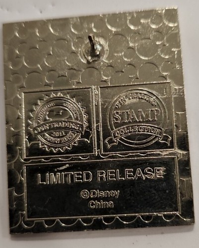 Prendedor Disney 82737 Sello Comercial Mundo Pequeño y Castillo Chip & Dale CHASER Plata # - Imagen 2 de 10