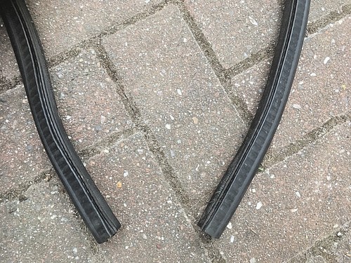 Vauxhall Vectra (08/08) 1.8i Design Under Bonnet Bulkhead Rubber - Picture 7 of 10