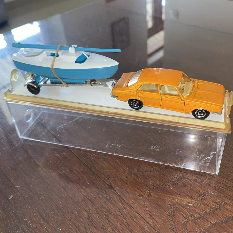 Majorette N338- Chrysler 180 N208-Voilier-En boite cristal à œillet. - Photo 2/4