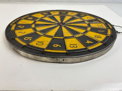 Tablero de dardos de doble cara Champion de colección 14,5" Inglaterra carcasa de metal negro y amarillo - Imagen 9 de 14