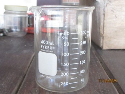 Pyrex 400 ml graduated glass beakers. Four lots of 4 beakers each. New no box.